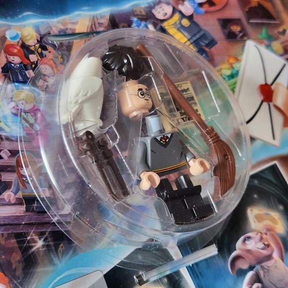 Brand-New Lego Harry Potter Mini Figure + Activity Book Gift NWT - Picture 2 of 3